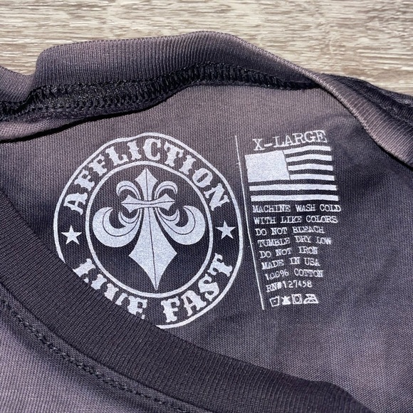 Affliction black & red graphic tee with sick design front and back hit - Picture 6 of 6